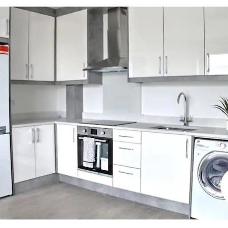 Lovely 2-Bedrooms With Free Parking Canvey Island Extérieur photo