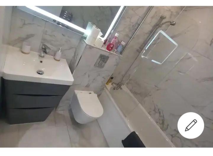 Lovely 2-Bedrooms With Free Parking Canvey Island Extérieur photo